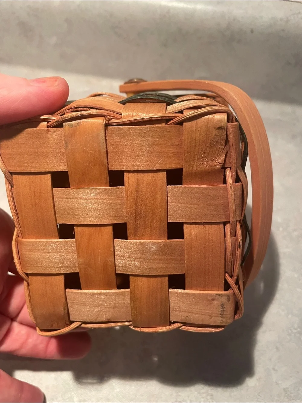 Cracker Barrel Handwoven Apple Accent Basket with Lid